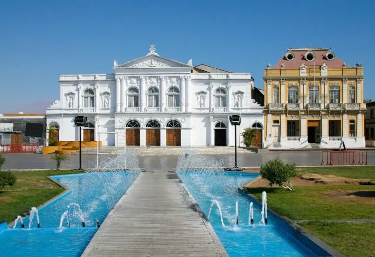 Plaza Arturo Prat, Iquique, Chile.