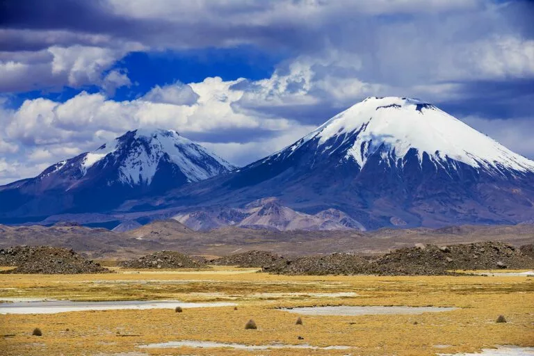 Volcan Parinacota Parque Nacional Lauca  768x512